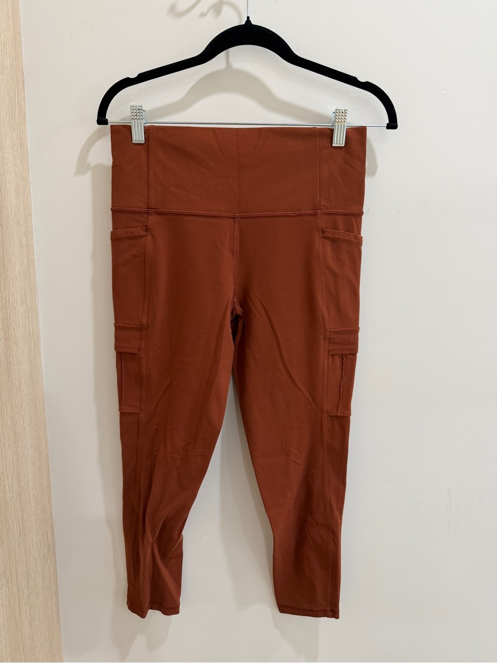 Athleta Salutation 7/8 Cargo Tights in Rust